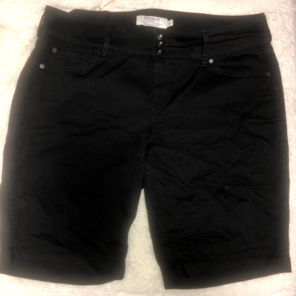Black denim Bermuda shorts. Torrid. Size 20.